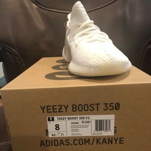 Yeezy boost 350 v2 triple white